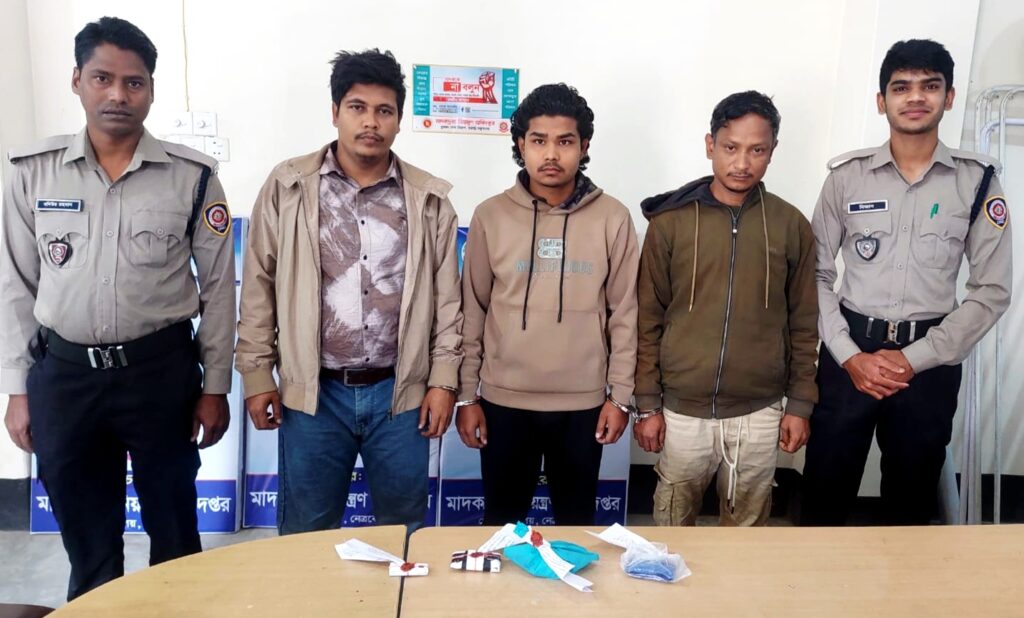 নেত্রকোনা মাদকদ্রব্য নিয়ন্ত্রণ অধিদপ্তরের অভিযানঃ ১৫শত পিস ইয়াবাসহ তিন মাদক ব্যবসায়ী আটক