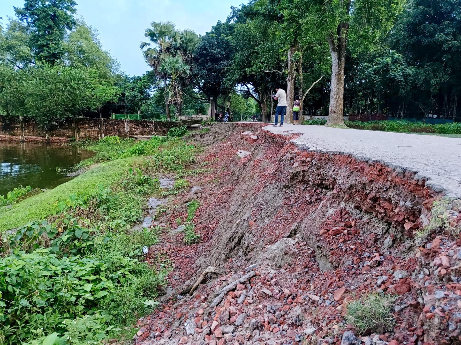 ময়মনসিংহের ত্রিশাল-ধানীখোলা সড়কে ধস: চলাচলে জনদূ‌র্ভোগ