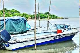 খালিয়াজুরীর ধনু নদীতে   স্পিডবোট-নৌকার সংঘর্ষঃ ৪ শিশু নিখোঁজ 