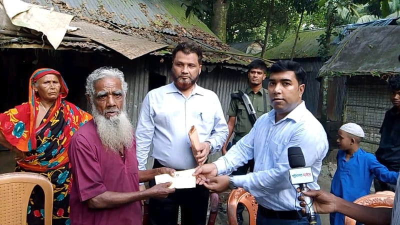 পূর্বধলায় পচনে আক্রান্ত শহীদ মিয়ার পাশে জেলা ও উপজেলা প্রশাসন