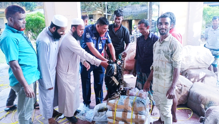 বারহাট্টায় বিপুল পরিমাণ ভারতীয় পণ্যসহ কাভার্ড ভ্যান জব্দ, আটক-২