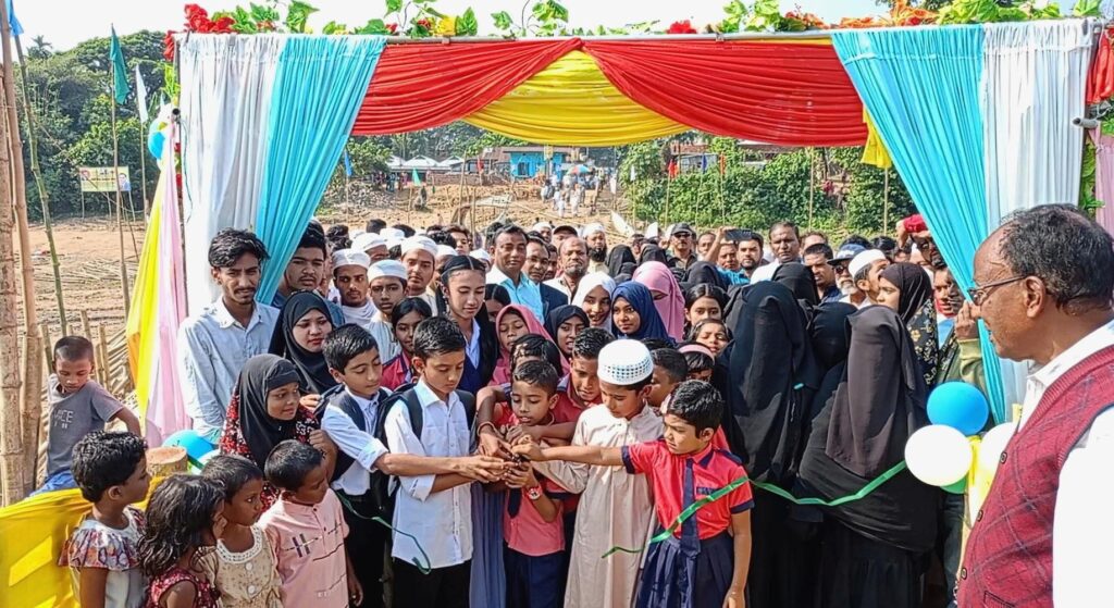 সামশ্বরী নদীর ওপর বাঁশ–কাঠের সেতু নির্মাণ করলেন ব্যারিস্টার কায়সার কামাল