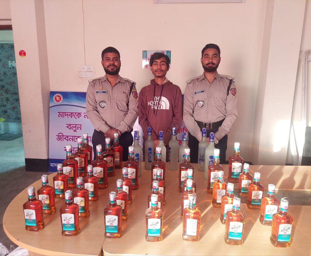 নেত্রকোনায় মাদকদ্রব্য নিয়ন্ত্রণ অধিদপ্তর অভিযানঃ ৪৩ বোতল ভারতীয় মদসহ এক মাদক ব্যবসায়ী আটক