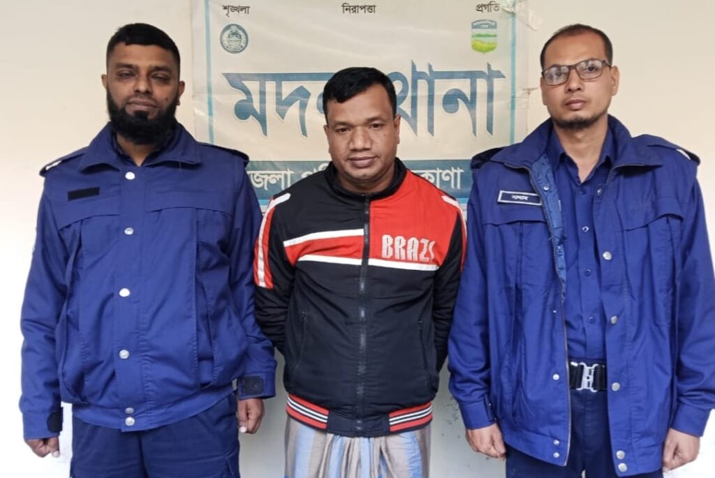 মদনে ১শত পিস ইয়াবা ও সাড়ে ৬ লক্ষ টাকাসহ এক মাদক ব্যবসায়ী আটক