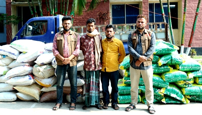 নেত্রকোনায় ডিবি পুলিশের অভিযানঃ ১৭৬০ কেজি ভারতীয় ফুচকা ও ৭৮০ কেজি জিরা জব্দ 