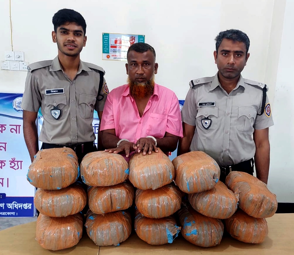 কেন্দুয়ায় ২৮ কেজি গাঁজা সহ মাদক ব্যবসায়ী আটক-১