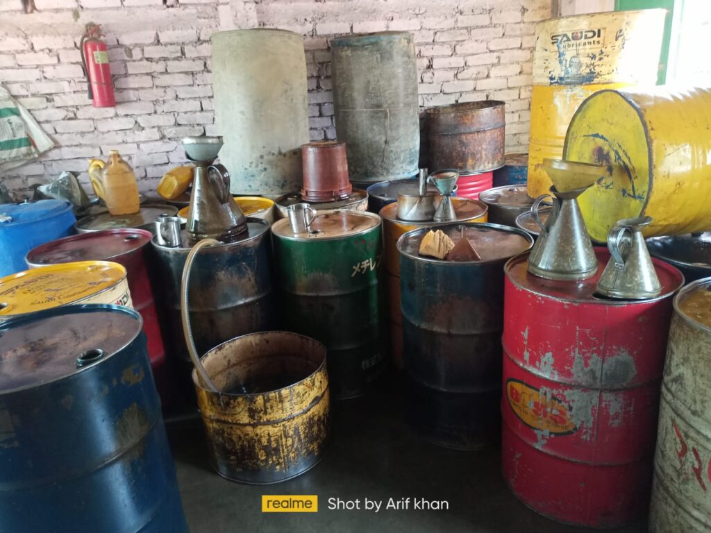  ৩ হাজার ১ শত লিটার ডিজেল জব্দঃ দুই দোকান মালিককে ৪০ হাজার টাকা অর্থদন্ড প্রদান