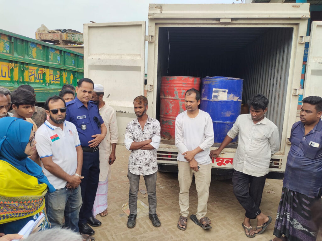 পূর্বধলায় গিরিপথ ফিলিং স্টেশনে ১হাজার ৫০ লিটার ডিজেল পাচারকালে জব্দ;মোবাইল কোর্টে মামলা,১০ হাজার টাকা জরিমানা