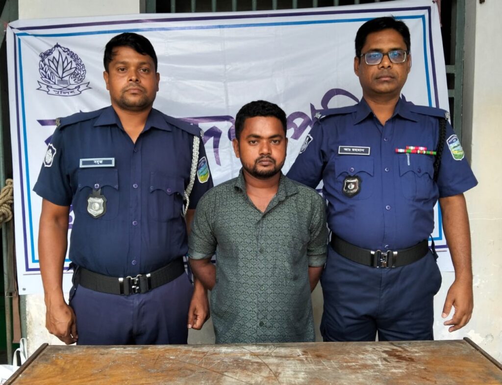 ময়মনসিংহের ত্রিশালে অটোরিকশা চুরির সময় জনতার হাতেনাতে আটক