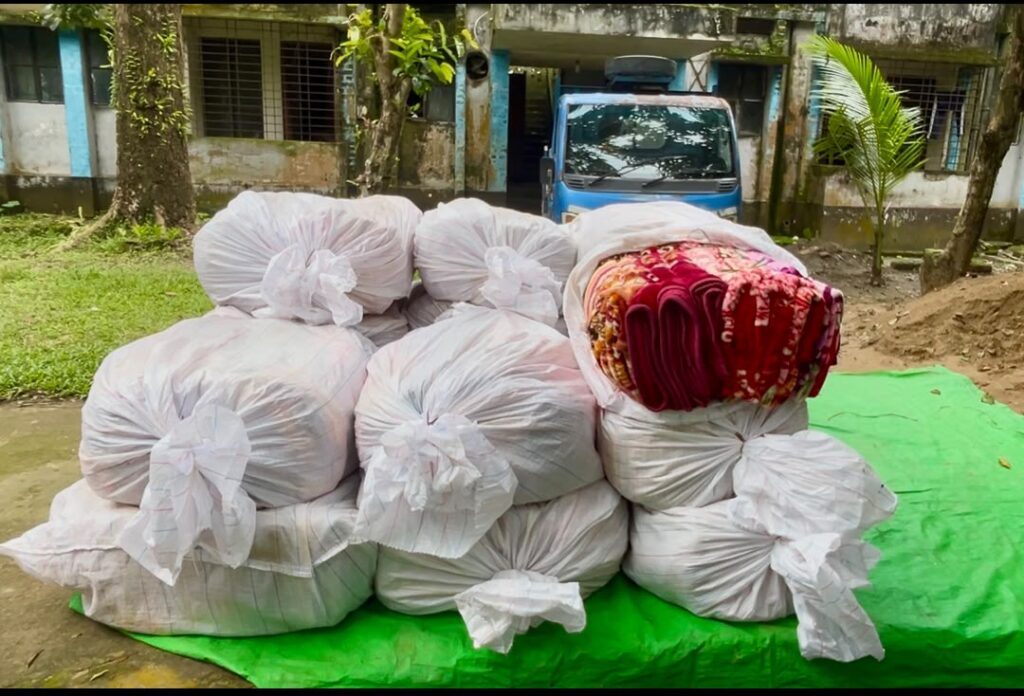 পূর্বধলায় ১৬০ পিস ভারতীয় কম্বলসহ পিক-আপ জব্দ