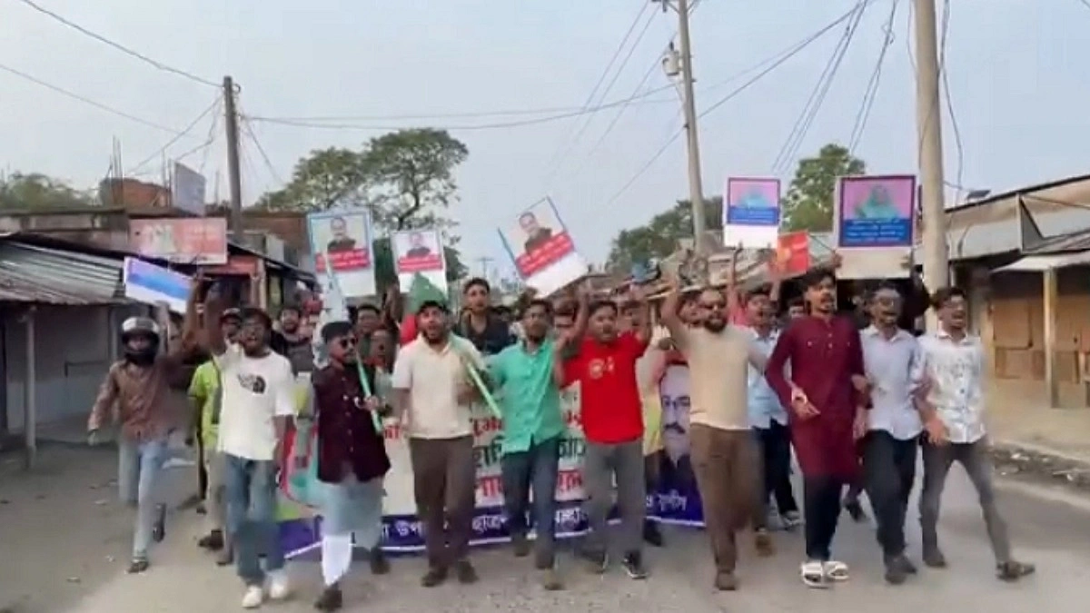 নিষিদ্ধ ঘোষিত ছাত্রলীগের মিছিলের প্রতিবাদে পূর্বধলায় বিএনপির বিক্ষোভ মিছিল