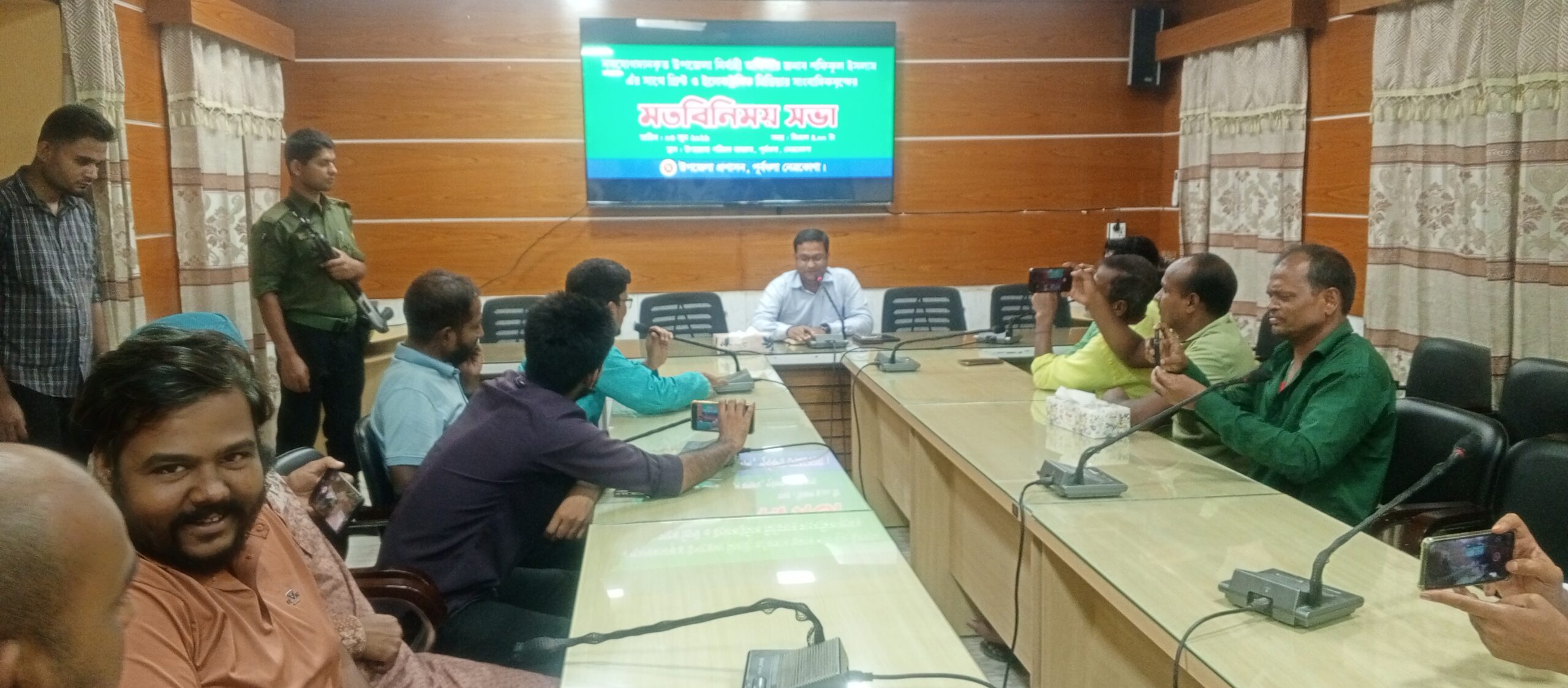 পূর্বধলায় নবাগত উপজেলা নির্বাহী অফিসার  শফিকুল ইসলামের সঙ্গে সাংবাদিকদের মতবিনিময় সভা