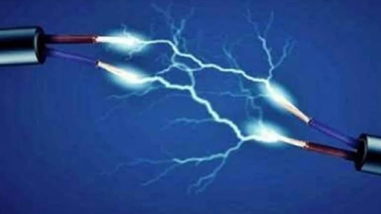 কলমাকান্দায় অটোরিকশার ব্যাটারি চার্জ দিতে গিয়ে বৃদ্ধের মৃত্যু