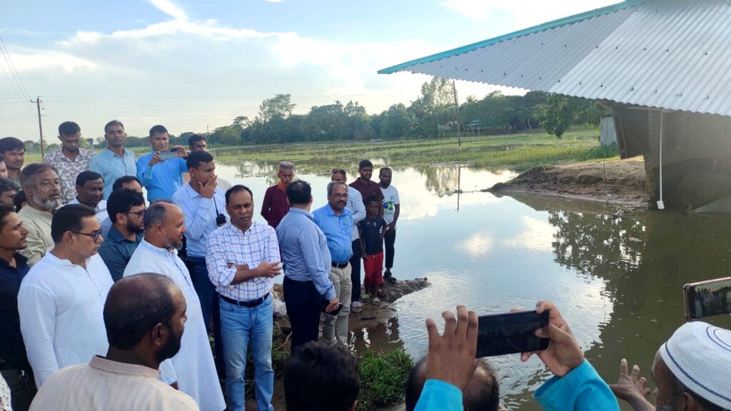 পাহাড়ি ঢলে ক্ষতিগ্রস্ত বিদ্যালয় পরিদর্শনে ডেপুটি স্পিকার