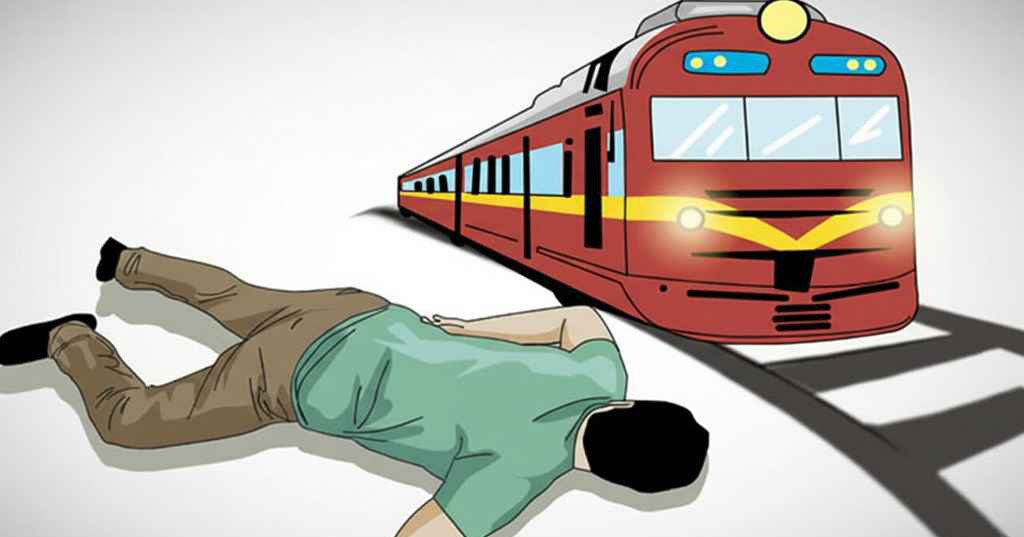 পূর্বধলায় ট্রেনের ধাক্কায় ২ যুবক গুরুতর আহত