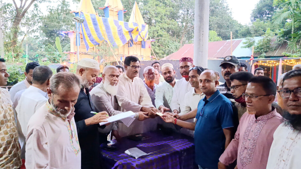 পূর্বধলায় পূজা মণ্ডপ পরিদর্শনে আবু তাহের তালুকদার